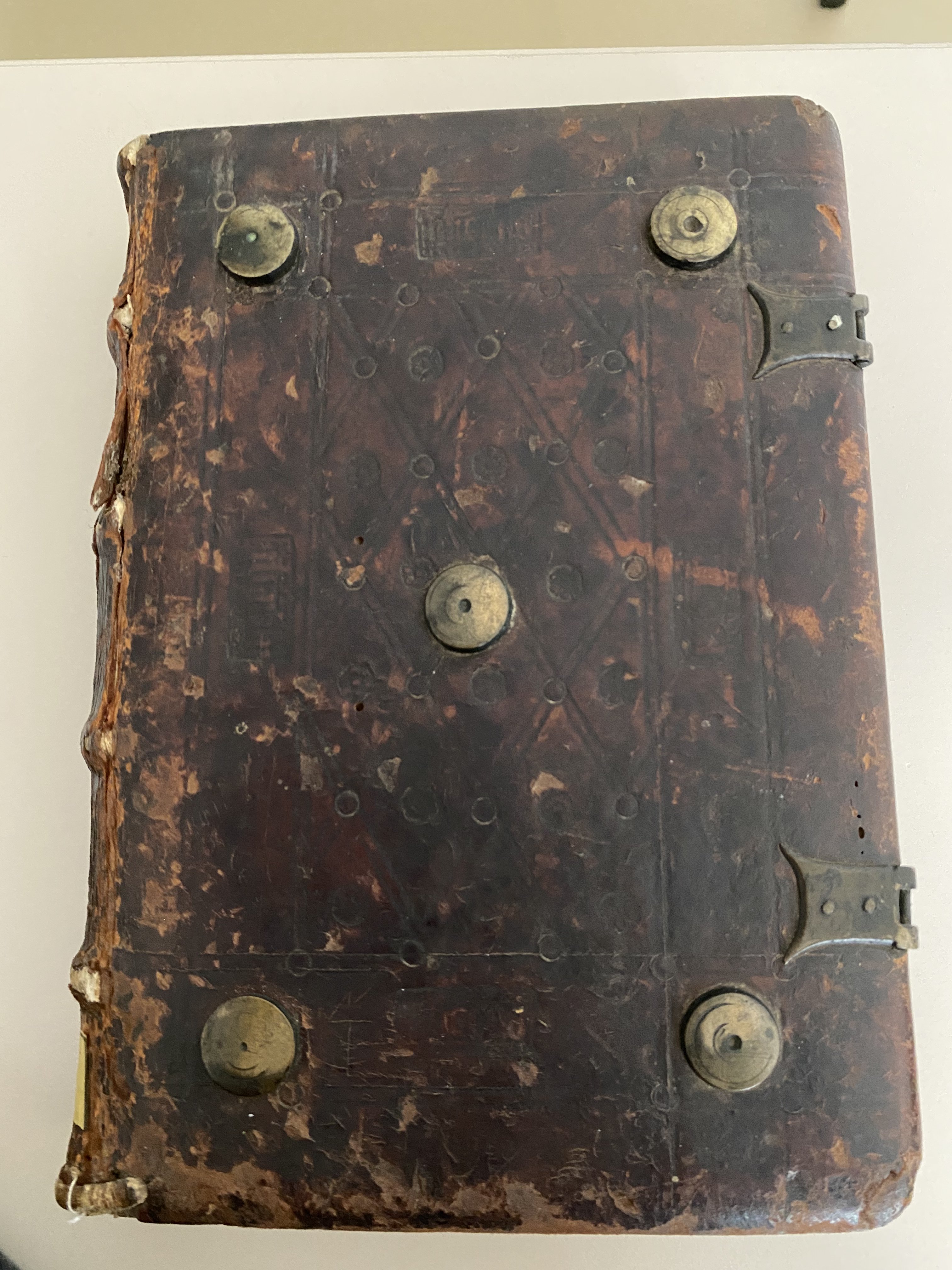 Image Description for https://www.hist-einband.de/Bilder/HAB/8° Cod. Ms. theol. 229 VD.jpg
